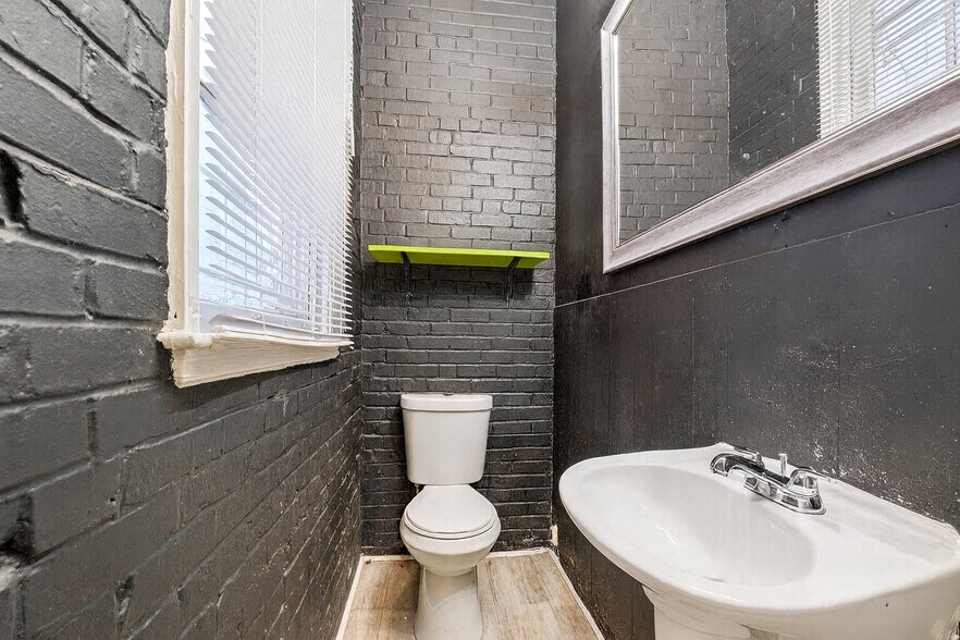 More Photos Of 5866 Love St, Austell Storefront For Sale