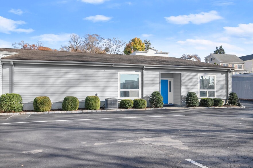 More Photos Of 6 Oak St W, Greenwich Office For Lease