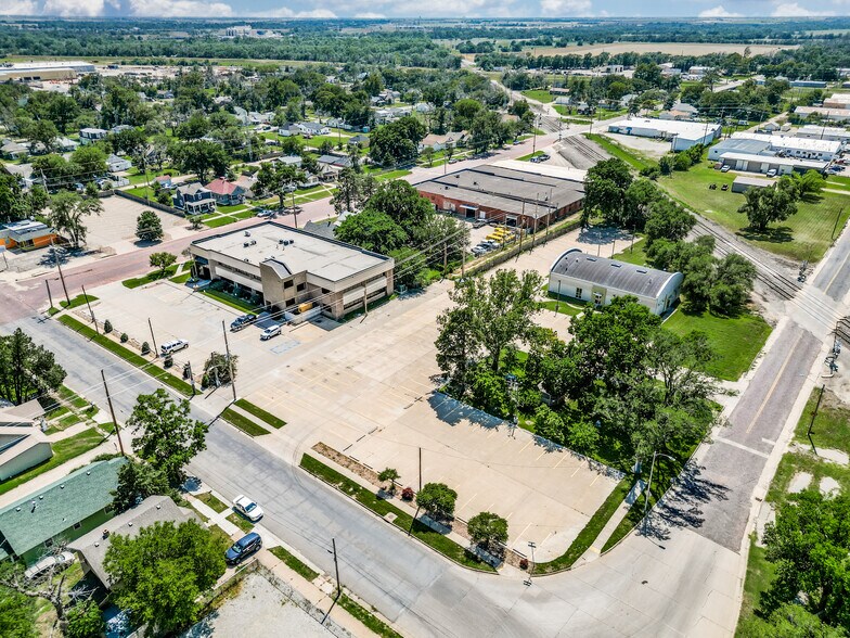 More Photos Of 500 W 1st Ave, Hutchinson Office For Sale