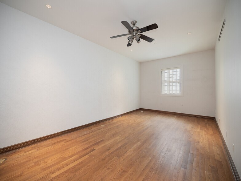 More Photos Of 805 N Congress Ave, Austin Storefront Retail Residential For Sale