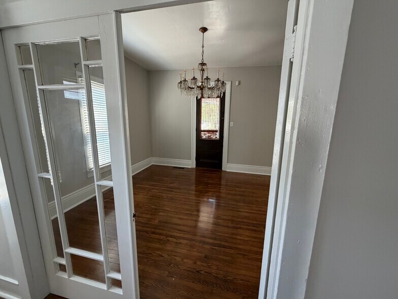More Photos Of 701 Chestnut St, Bowling Green Office For Lease