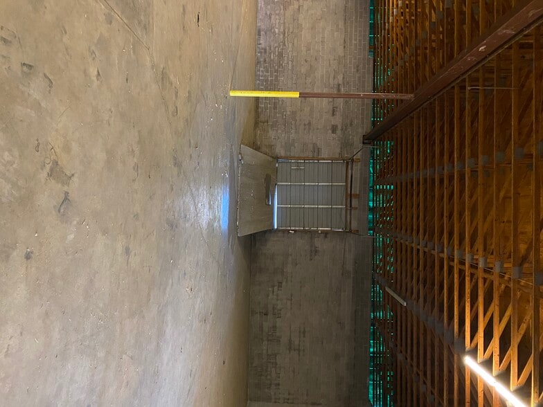 More Photos Of 2635 Western Ave, Knoxville Warehouse For Sale