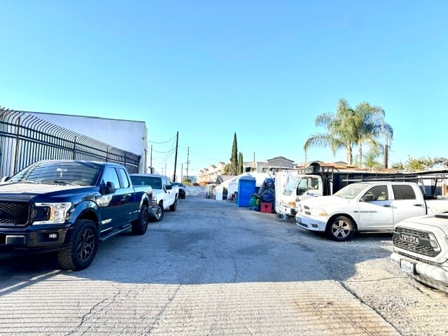 More Photos Of 3001 Delay Dr, Los Angeles Land For Lease