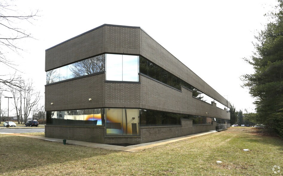 More Photos Of 2 Hartford Dr, Tinton Falls Medical For Lease