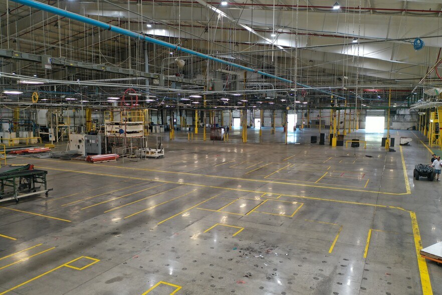 More Photos Of 850 Industrial Rd, Madisonville Manufacturing For Lease