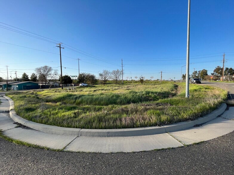 More Photos Of Boessow Rd, Galt Land For Sale