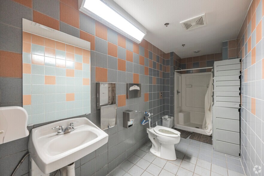 More Photos Of 4900 Lang Ave NE, Albuquerque Office For Lease