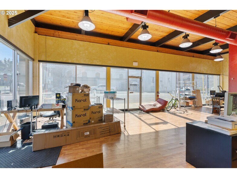 More Photos Of 725 SE Lane Ave, Roseburg Office For Sale