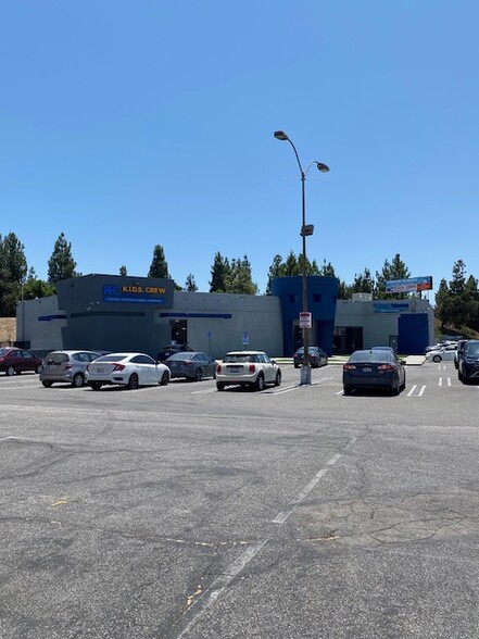 Primary Photo Of 19456 Nordhoff St, Northridge Storefront Retail Office For Sale