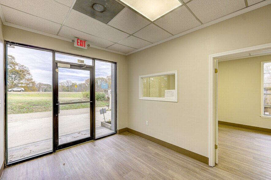 More Photos Of 6889 Paxton Rd, Vicksburg Office For Sale