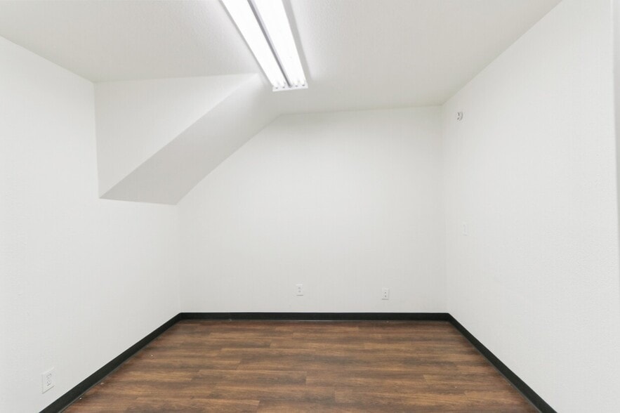 More Photos Of 6201-6205 W 34th St, Houston Warehouse For Lease