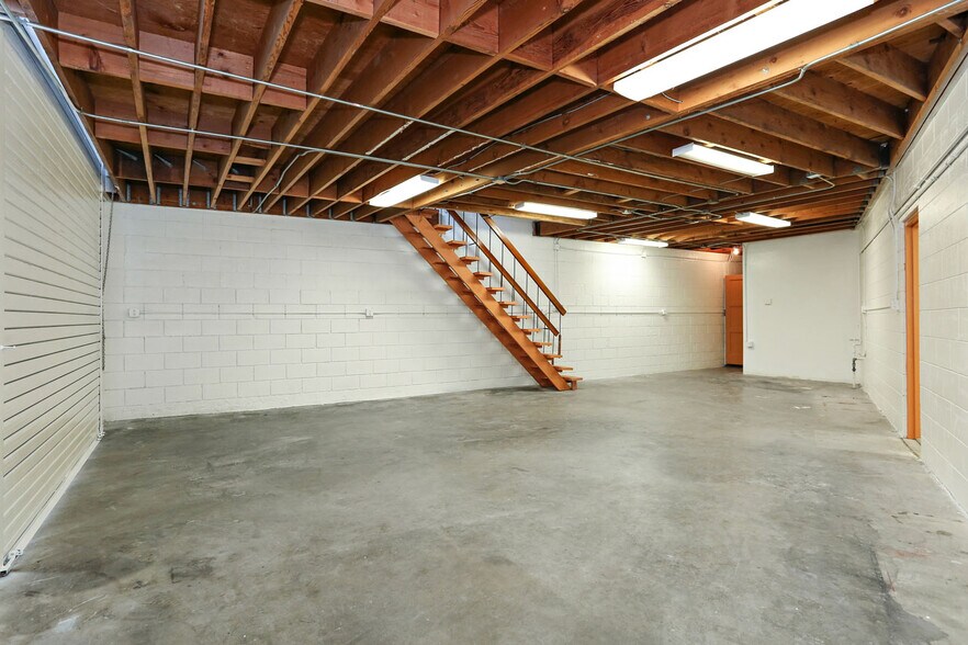 More Photos Of 3401 Eagle Rock Blvd, Los Angeles Showroom For Sale