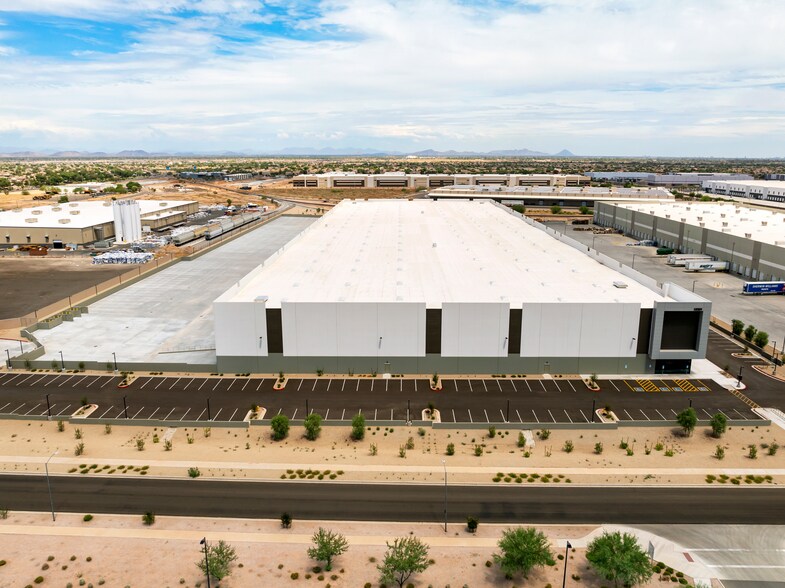 More Photos Of 13301 North 137th Avenue, Surprise Distribution For Lease