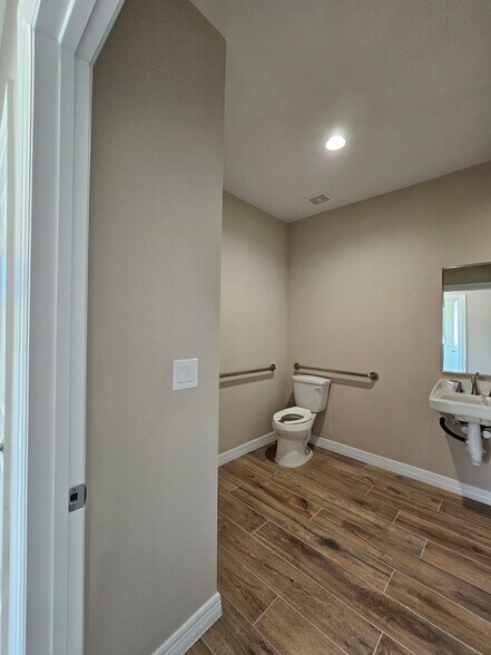 More Photos Of 7070 Knights Ct, Missouri City Medical For Sale