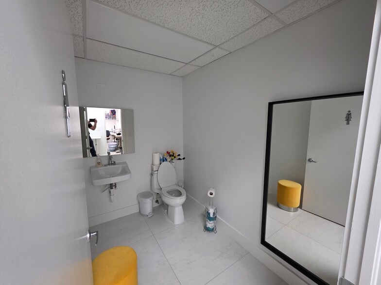 More Photos Of 10420 NW 37th Ter, Miami Warehouse For Sale
