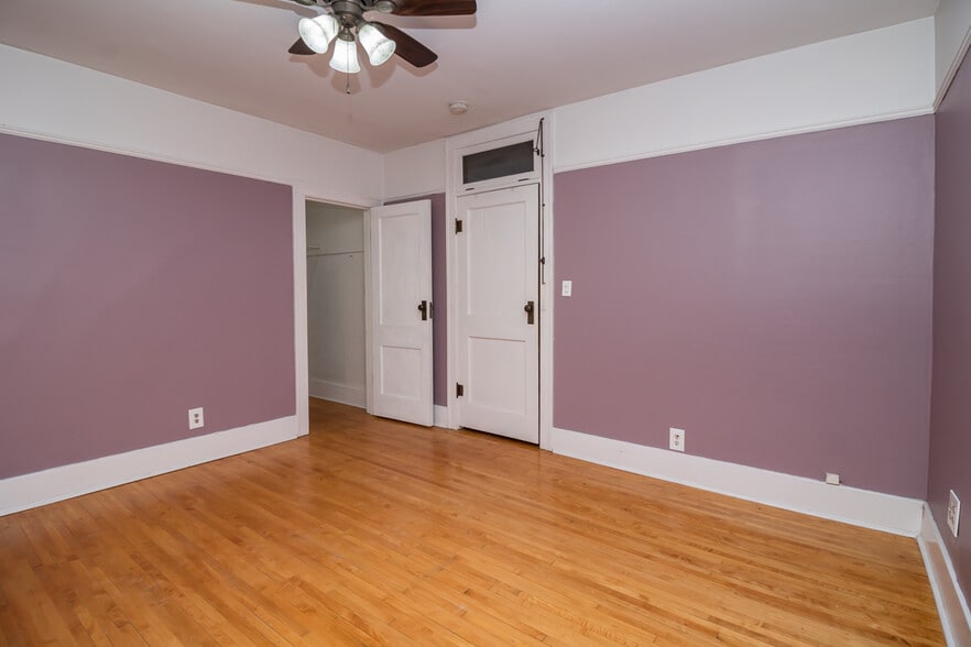 More Photos Of 71 N Williams St, Crystal Lake Storefront Retail Residential For Sale