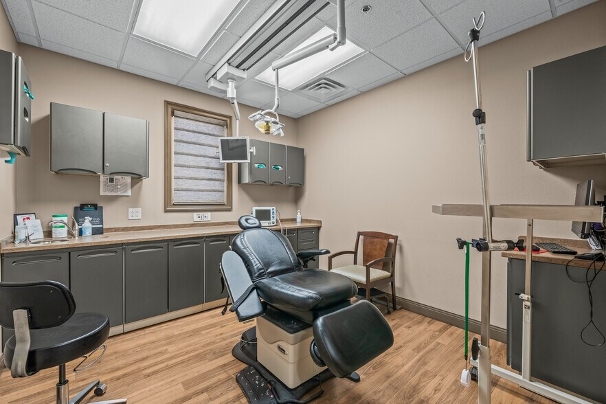 More Photos Of 7515 Quaker Ave, Lubbock Medical For Sale