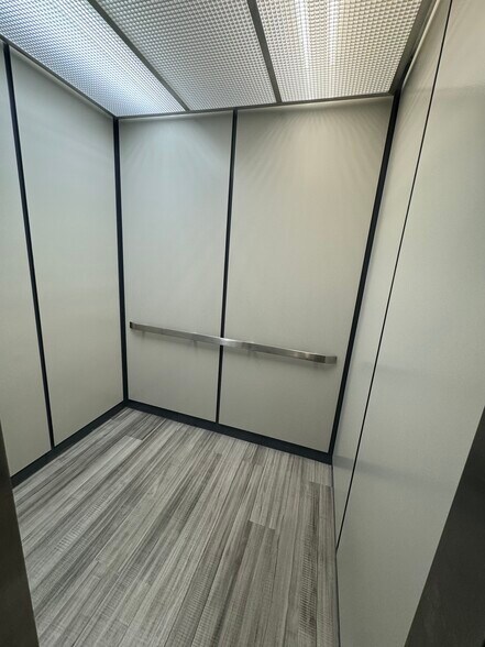 More Photos Of 1636 N Hampton Rd, DeSoto Office For Lease