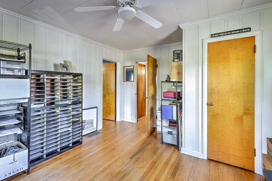 More Photos Of 719 Coshocton Ave, Mount Vernon Office For Sale