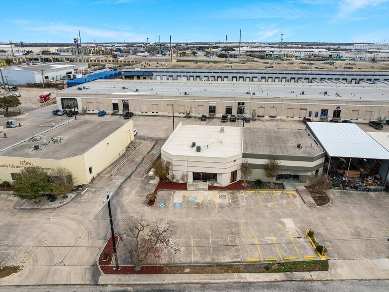 More Photos Of 5810 Rittiman Plz, San Antonio Warehouse For Lease
