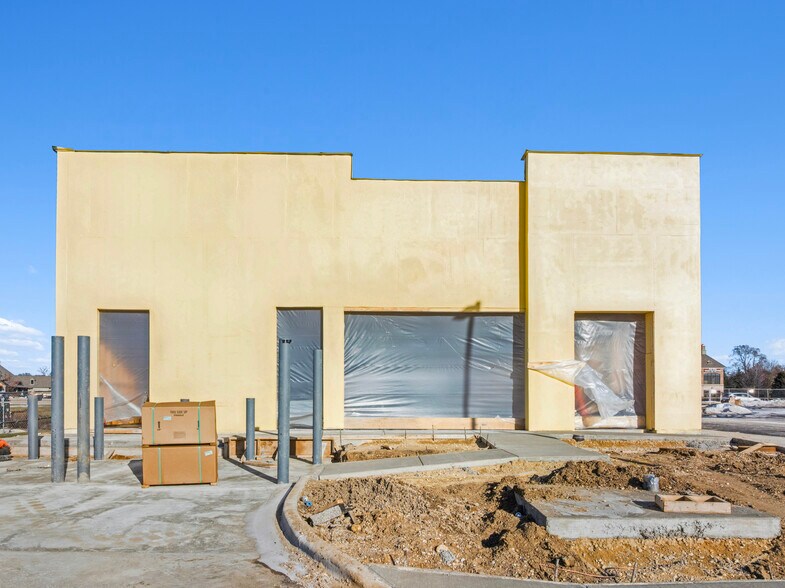 More Photos Of 1295 Olympia Fields Dr, Oconomowoc Restaurant For Sale