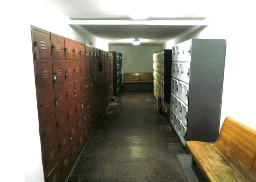 More Photos Of 1929 5th Ave E, Hibbing Sports And Entertainment For Sale