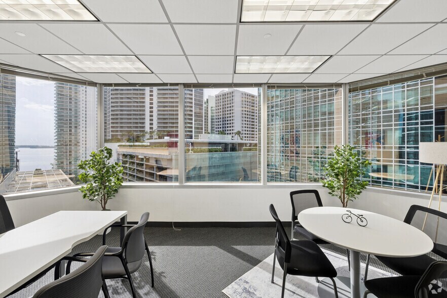 More Photos Of 1221 Brickell Ave, Miami Coworking Space