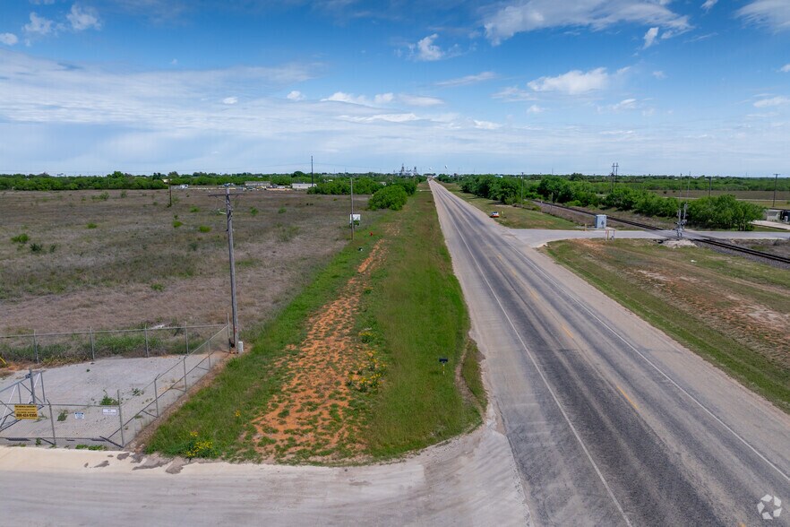 More Photos Of 35 & Interstate 35 Business, Dilley Land For Sale