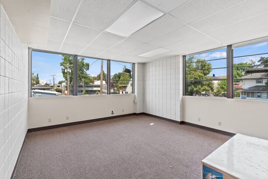 More Photos Of 1255 Pearl St, Eugene Medical For Lease