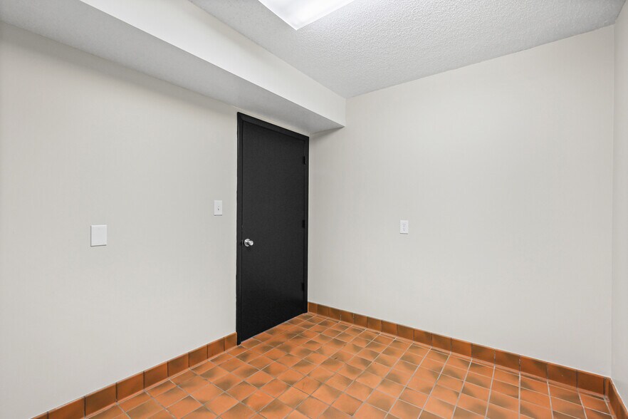 More Photos Of 11 S 2nd St, Festus Office For Sale