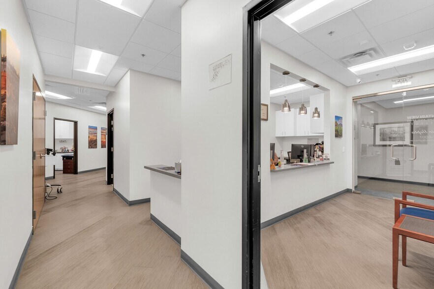 More Photos Of 2222 E Highland Ave, Phoenix Medical For Lease