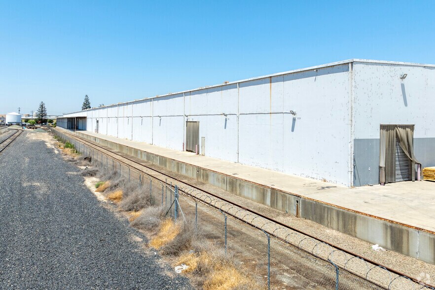 More Photos Of 3146 S Chestnut Ave, Fresno Warehouse For Lease