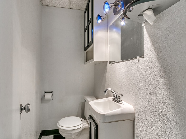 More Photos Of 1608 E State Highway 152, Mustang Warehouse For Sale