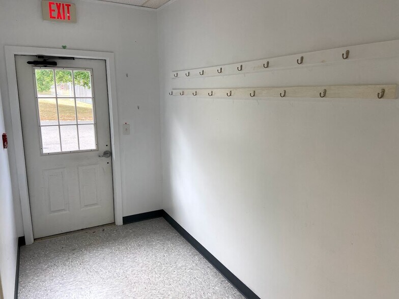 More Photos Of 395 W Avon Rd, Avon Office For Lease