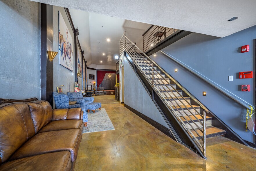 More Photos Of 523 Walnut St, Columbus Storefront Retail Office For Sale