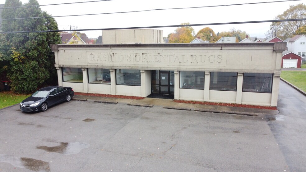 More Photos Of 1236 E Washington St, New Castle Showroom For Sale