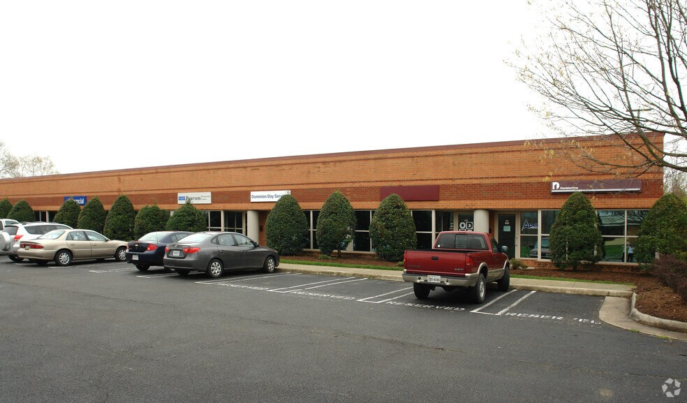 More Photos Of 6711 Peters Creek Rd, Hollins Office For Lease