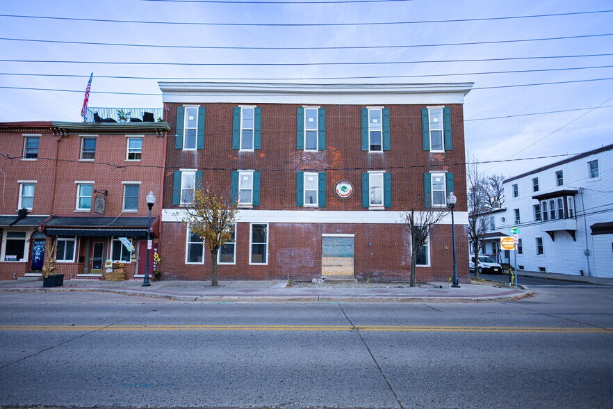 More Photos Of 22 N King St, Gloucester City Storefront Retail Residential For Lease