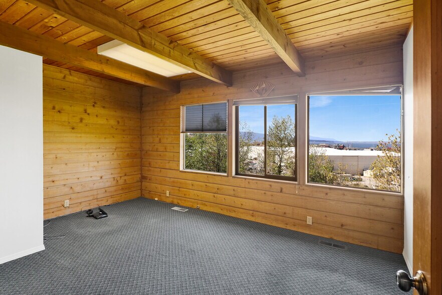 More Photos Of 1100 11th St, Bellingham General Retail For Lease