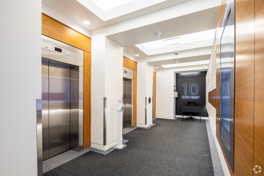 More Photos Of 10 King St E, Toronto Office For Lease