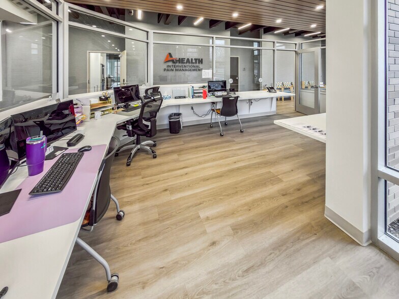 More Photos Of 4 Ellinwood Dr, New Hartford Medical For Sale