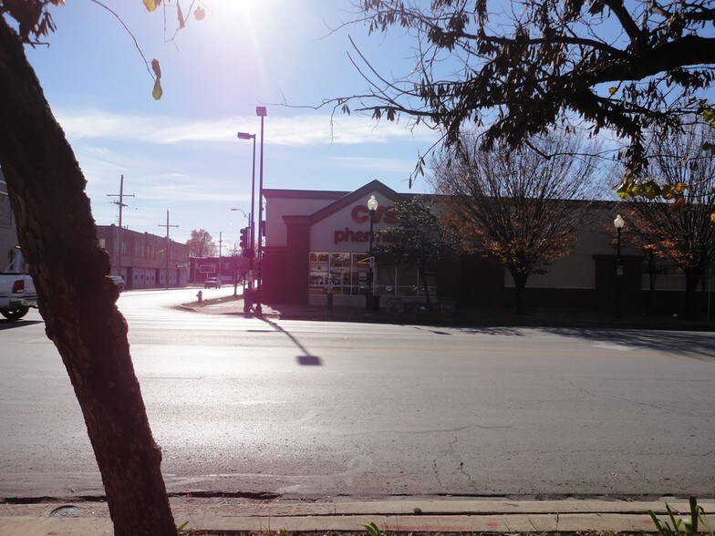 More Photos Of 2526-2536 Independence Ave, Kansas City Storefront For Sale