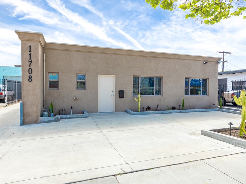More Photos Of 11708 Inglewood Ave, Hawthorne Warehouse For Sale