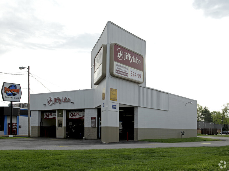 Primary Photo Of 7760 N Lindbergh Blvd, Hazelwood Auto Repair For Lease