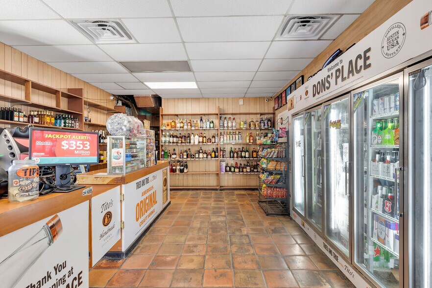 More Photos Of 1000-1006 Truman Ave, Key West Bar For Sale