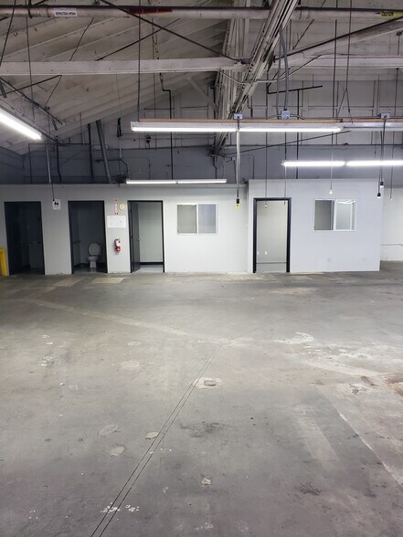 More Photos Of 3000-3016 E 11th St, Los Angeles Warehouse For Lease