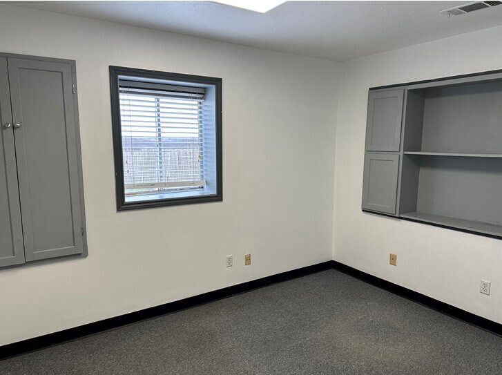 More Photos Of 642 US Highway 80 E, Sunnyvale Flex For Lease