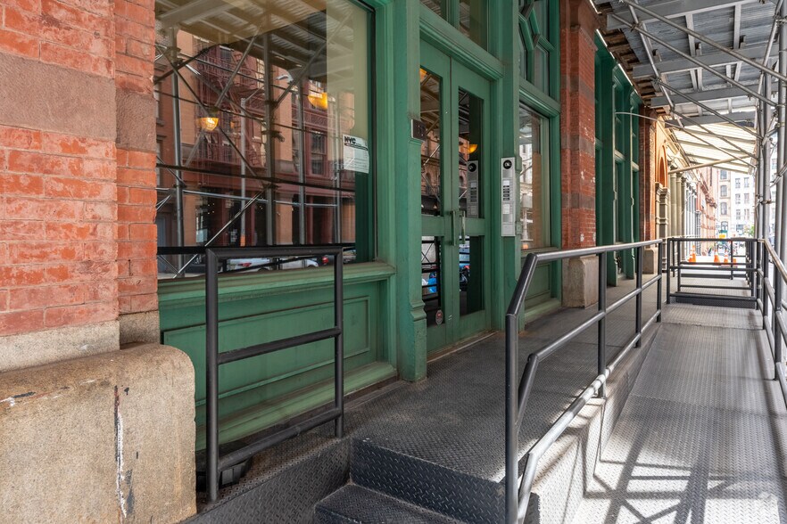 More Photos Of 152 Franklin St, New York Apartments For Lease