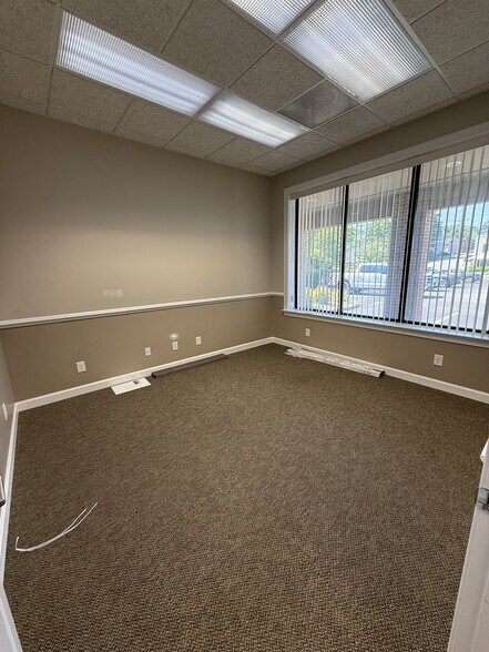 More Photos Of 600 E Main St, Radford Office For Lease