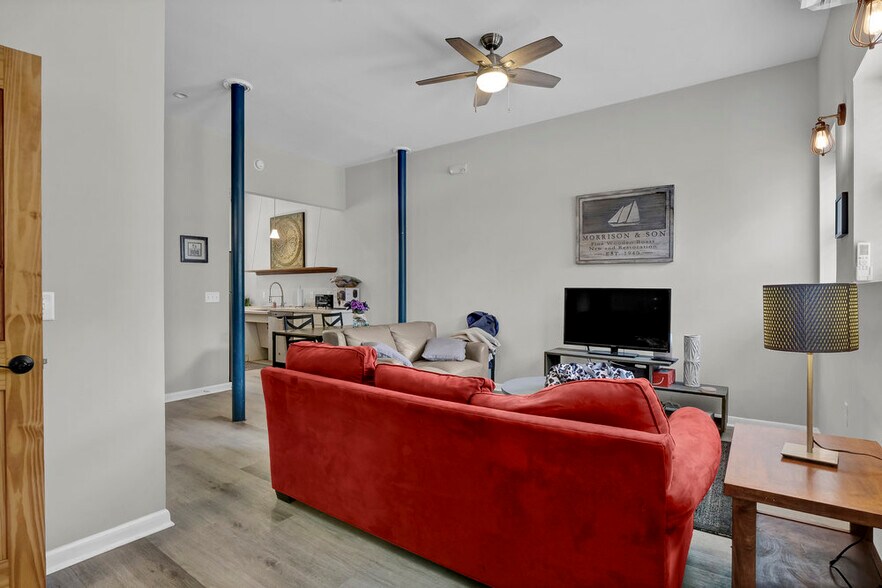 More Photos Of 2020 Princess Place Dr, Wilmington Freestanding For Sale
